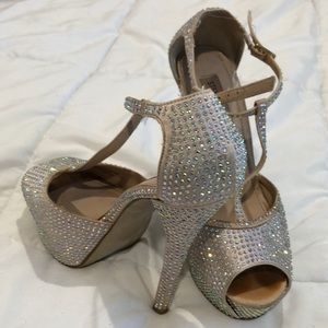 Steve Madden Studded Open toe platform heels